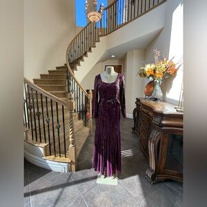 R&M Richards Burgundy Sequin Gown Sz 6 Long Sleeve Square Neck Formal Dress